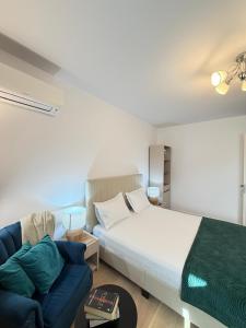 Old Town Vinyl Retreat near the Cathedral with retro vibes