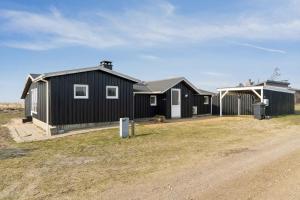 25 M To The Water Hot Tub Peace