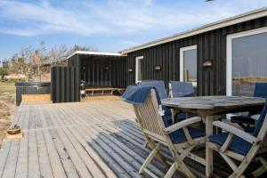 25 M To The Water Hot Tub Peace