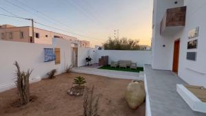 Private Garden Flat with BBQ - Houmet Souk Marina