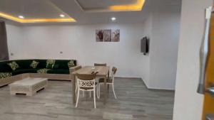 Private Garden Flat with BBQ - Houmet Souk Marina