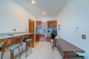 Studio pool steps to Malecon