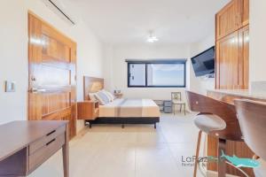 Studio pool steps to Malecon