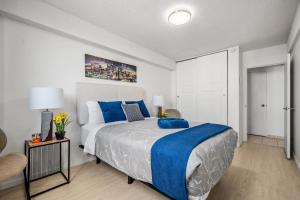 17th Ave Cozy Place in DT with Calgary tower and city views