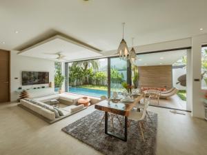 Calypso Villa Phuket - Naiyang Beach