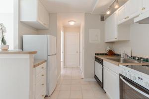 Serene Urban Retreat with Modern Luxury