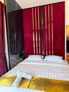 Adik Aisyah 2 Room Suite Maroon Black Centrum Brinchang