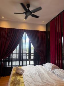 Adik Aisyah 2 Room Suite Maroon Black Centrum Brinchang