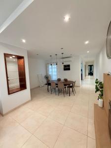 A cosy maisonette steps away from St Thomas Bay