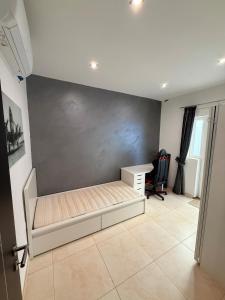 A cosy maisonette steps away from St Thomas Bay