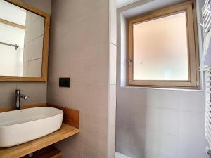 Chalet 2000 - Appartement neuf · Proche des pistes · Balcon · Jacuzzi MAE-0834