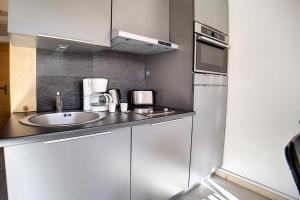 Résidence Boedette D - Appartement rénové · Départ et retour skis aux pieds · Balcon MAE-6874