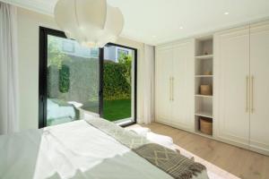 Luxurious 5-Bedroom House with Private Pool in Valbandon