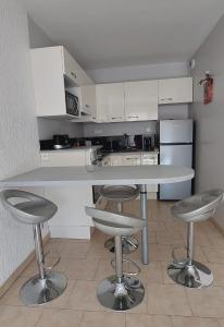 A 2 pas du port, du centre, du marché provençal, des plages quartier calme