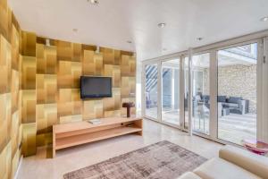 5 Bedroom Apartment in Champs-Elyses