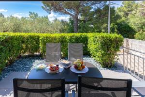 Sea & Stone Apartment No 1 in Starigrad