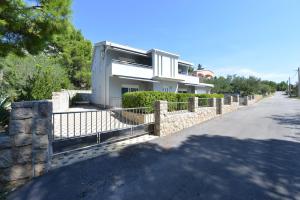 Sea & Stone Apartment No 2 in Starigrad