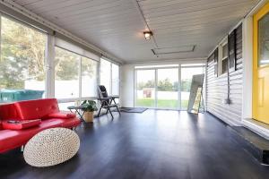 Modern 2BR near WFU Steps to LJVM Coliseum Family Friendly Fast WiFi