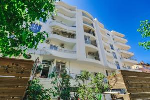 Iris Apartments