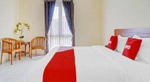 Collection O 90693 ORCHID EDOTEL Boyolangu