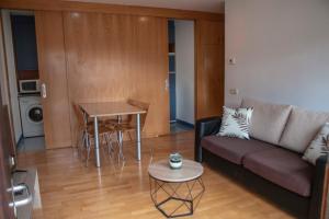 Apartamento con balcón y vistas a la montaña