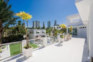 Luxury 5BR Villa Jomtien - Pool, Sports & Karaoke