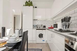 Stylish 2 Bed Flat in Earls Court