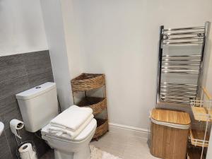 Luxury 2Bed Apt Free Parking Rugby Station