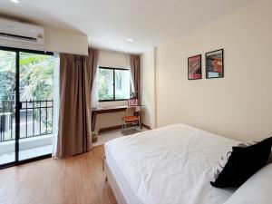 Mid Century Modern Townhouse near jatujak park 3 bed 2 bath with bathtub