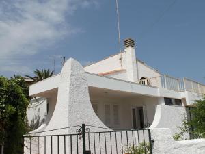 Cozy Holiday Home in Fontane Bianche on Beach