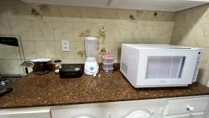 Quarto em casa próx a rua das pedras