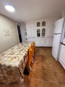 Quarto em casa próx a rua das pedras