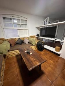 Quarto em casa próx a rua das pedras