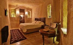 Acropolis Cave Suite