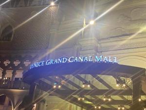 Morgan Suite BGC shortwalk8 Venice Mall with City View