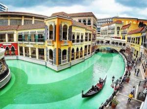 Morgan Suite BGC shortwalk8 Venice Mall with City View