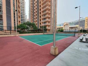 Morgan Suite BGC shortwalk8 Venice Mall with City View