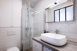 Top Floor Parisian Gem Views & Balcony