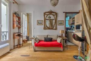 Charming atypical apt in heart of Marais