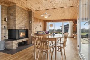 25 M To The Water Hot Tub Peace