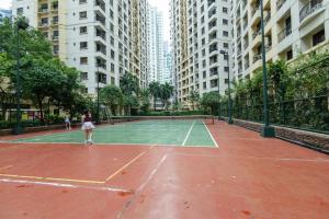 1BR suite Forbeswood Heights in BGC with 100MBPS