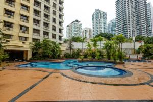 1BR suite Forbeswood Heights in BGC with 100MBPS