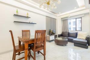 1BR suite Forbeswood Heights in BGC with 100MBPS