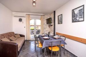 Apartment in Lopar with Balcony, Air condition, WIFI (4738-2)