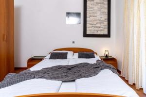 Apartment in Lopar with Balcony, Air condition, WIFI (4738-2)