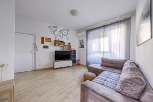 TwelveHolly apartment