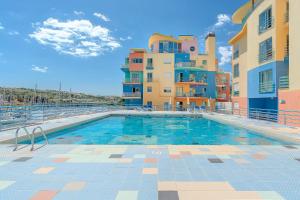 Stylish Marina Bungalow, 2 Bedrooms, Pool Access