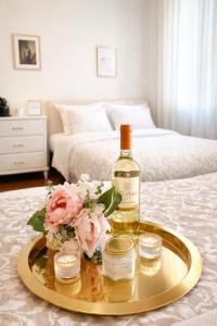 Amazing Premium Apartment in the heart of Florence at the DUOMO, 3 Bedrooms, 2 Bathrooms, ideal for 2-10 Guests