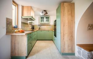 3 Bedroom Beautiful Home In Malinska