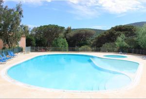 SM320-52 appt avec jardin parking et piscine - Domaine de Figuières